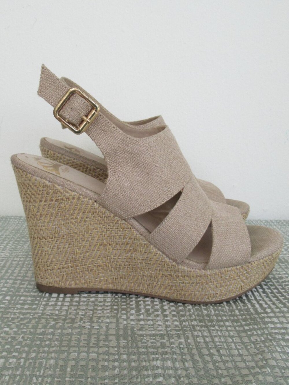 FERGALICIOUS Platfrom Sandals US Size 9, Natural color Heel 4.5" H